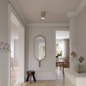 Lennon Ø13 Beige plafond Fra CO Bankeryd - Lennon er en stilfuld og kompakt loftlampe i metal med en bl&oslash;d, beige farve, der giver et harmonisk udtryk.