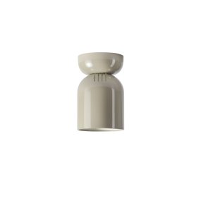 Lennon Ø13 Beige plafond Fra CO Bankeryd - Lennon er en stilfuld og kompakt loftlampe i metal med en bl&oslash;d, beige farve, der giver et harmonisk udtryk.