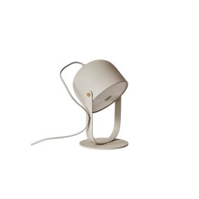 Svejk 30cm Beige bordlampe Fra CO Bankeryd - Svejk bordlampe har et blødt skær og fungerer både som sengelampe og som en dekorativ indretningsdetalje.
