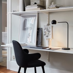 Yes! 54cm Antracit Fra CO Bankeryd - fås i flere farver og er en del af en produktfamilie med væg-, gulv- og bordlamper.