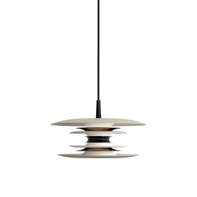 Diablo Ø30 Sand/bronze loftslampe Fra Belid - Diablo-pendlen er en del af den eksklusive Diablo-familie, designet af Joakim Fihn, og f&aring;s ogs&aring; som gulv-, bord- og v&aelig;glampe.