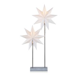 Duva Dobbelt 80cm Hvid Fra Markslöjd - Med sit moderne design og dobbeltstjerner i forskellige h&oslash;jder vil den v&aelig;re et perfekt indslag p&aring; bordet eller i vinduet i juletiden.