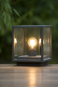 Claire 25cm Sort Fra Lucide - Perfekt til at oplyse stier, blomsterbede, gr&aelig;spl&aelig;ner eller omkring en dam og skabe en indbydende atmosf&aelig;re udend&oslash;rs.