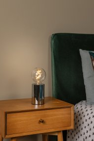 Vivo 23cm Krom bærbar Fra Lucide - Vivo bordlampen er en b&aelig;rbar og elegant lampe, der er perfekt til hyggelig stemningsbelysning.