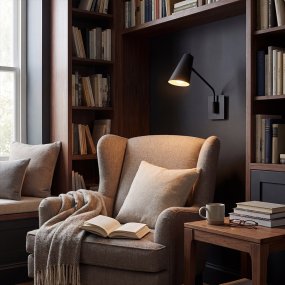 Bray 42cm Sort Fra Elstead Lighting - Bray er en praktisk v&aelig;glampe med et minimalistisk design i sort.