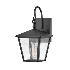 Huntersfield Sort udendørslampe Fra Elstead Lighting - Fremstillet af aluminium og i en klassisk sort finish tilføjer den både holdbarhed og stil til din udendørsbelysning.