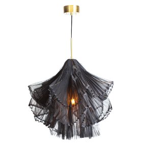Juliette Ø75 Sort loftslampe Fra By Rydéns - Takket v&aelig;re sin unikke form og elegante detaljer er Juliette et fremragende valg for dem, der &oslash;nsker en loftlampe, der b&aring;de er smuk og giver den rette f&oslash;lelse i rummet.