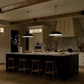 Delarosa Ø50 Sort/bronze Fra Elstead Lighting - Delarosa loftspendlen er en stilfuld og gener&oslash;s lampe, der virkelig s&aelig;tter tonen i rummet.
