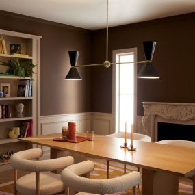 Phix 130cm Sort/bronze Fra Elstead Lighting - De sorte sk&aelig;rme har en hvid inderside for en j&aelig;vn og behagelig lysfordeling.