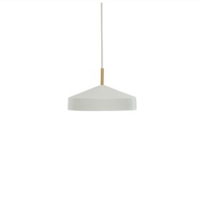 Hatto Ø30 Hvid loftslampe Fra OYOY - Hatto pendellampen i hvid har et stilfuldt design med en mat finish, elegante messingdetaljer og en tekstilledning.