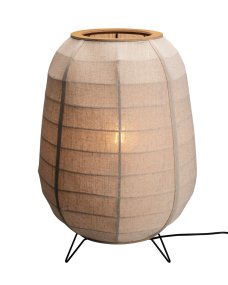 Delino Beige Fra By Rydéns - Delino er en stilfuld gulvlampe, der kombinerer naturlige materialer med et bl&oslash;dt og tidl&oslash;st design.