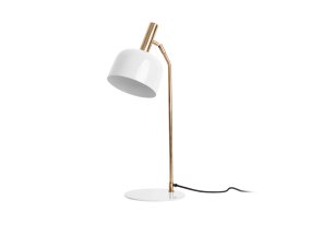 Smart 56cm Hvid skrivebordslampe Fra Leitmotiv - Den skinnende, emaljerede finish i hvid sammen med elegante gulddetaljer giver lampen et unikt og iøjnefaldende udtryk.