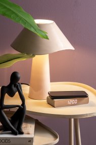 Ameno 33cm Lyserød bordlampe Fra Leitmotiv - Ameno er en stilfuld bordlampe i metal med en blank lyserød finish, der giver et blødt og harmonisk udtryk.