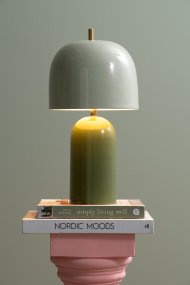 Rico 43cm Grøn bordlampe Fra Leitmotiv - Rico er en stilfuld metalbordlampe med en blank finish og et elegant tofarvet design.
