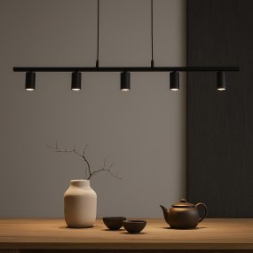 Lucy 115cm Mat sort loftslampe Fra Belid - Lucy er en moderne line&aelig;r pendel med 5 spots, skabt til at passe over et k&oslash;kken.