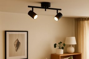 Omega 2 Sort spotlight Fra Nordic Lighting - Omega er en klassisk spotlight med et moderne design i mat sort metal.