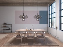 Gloria Ø68 Sort loftslampe Fra Belid - Gloria er en elegant og yndefuld lysekrone med røgede glaskupler på en ramme i messingfarvet eller sortfarvet metal.