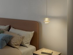 Picasso Ø18 Let honning loftslampe Fra Belid - Farverne gifter sig meget behageligt med naturlige indretningsstile, men også mere grafiske indretningsstile, hvor man ønsker en passende fremtoning af indretningsdetaljerne.