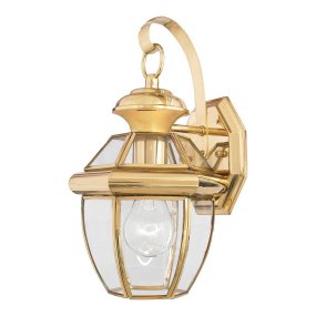 Newbury Poleret messing udendørslampe Fra Elstead Lighting - Det klassiske design med facetteret klart glas og h&oslash;jkvalitets messing skaber en sofistikeret atmosf&aelig;re, der passer til de fleste arkitektoniske stilarter.