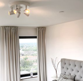 Pilot 5 Hvid spotlight Fra Aneta Lighting - Passer lige så godt i køkkenet, som i entre eller soveværelse, hvor der er behov for lyst og godt lysindfald.