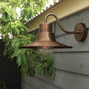 Sheldon Antik messing udendørslampe Fra Elstead Lighting - Sheldon er både robust og stilfuld, perfekt til at skabe en klassisk og moderne atmosfære.