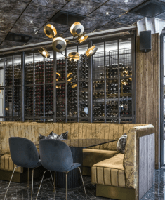 Caserta Ø85 Messing loftslampe Fra Hallbergs - Det skaber et fantastisk lys og p&aring; på grund af det unikke design er loftslampen garanteret i centrum af ethvert rum.