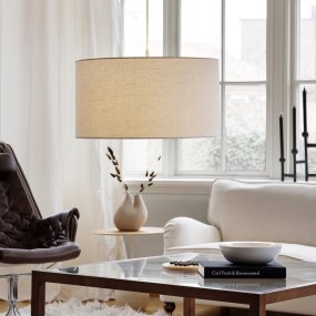 Soft Ø60 Hvid/sand loftslampe Fra Belid - Soft pendellampe er en stilfuld lampe med en blødt afrundet form, der skaber et varmt og behageligt lys.