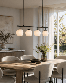 Globi 4 78cm Sort og hvid loftslampe Fra Nordic Lighting - Globi bliver et dekorativt blikfang, der passer lige godt i moderne hjem som i mere klassiske milj&oslash;er.