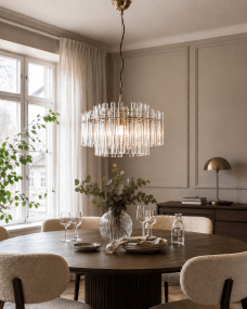 Lancaster Ø54 Messing/transparent loftslampe Fra Lampan - En lampe, der kombinerer elegance og enkelhed p&aring; en harmonisk m&aring;de - og som l&oslash;fter interi&oslash;ret med sin diskrete gl&oslash;d og tidl&oslash;se charme.
