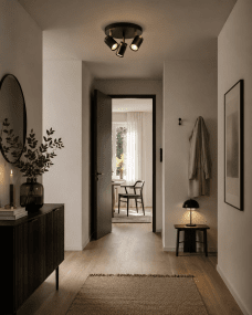 Lynx 3 Sort spotlight Fra Nordic Lighting - Lynx er en elegant spotlight med et industrielt design i sort metal med messingdetaljer.