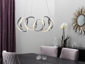Wave Ø55 Chrom loftslampe Fra Cottex - Wave pendel i metal og silikone er en moderne og unik lampe med et elegant, b&oslash;lgeformet design.