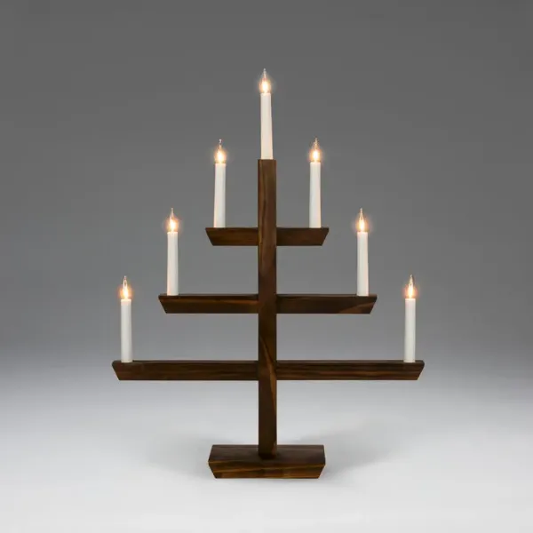 Wooden Candelabra 7 Lights Brun plet Fra Konstsmide - Moderne lysestage i brunbejdset tr&aelig;&auml; med et stilrent design og syv smukt skinnende lys.
