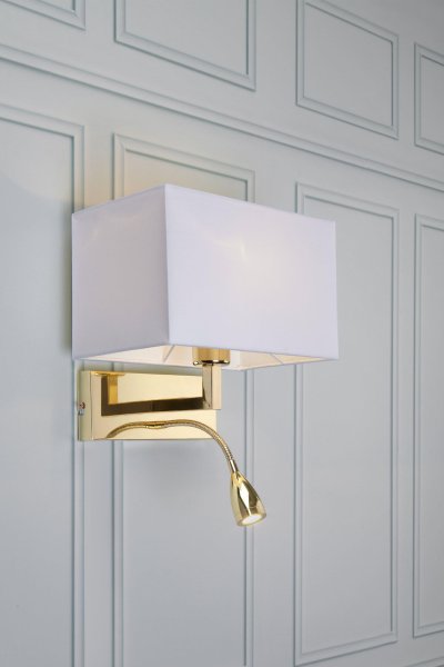 Savoy Messing læselampe Fra Markslöjd - Den rektangulære skærm i kombination med den fleksible LED-lampe på 3W giver både et atmosfærisk skær og praktisk lys til løsning.