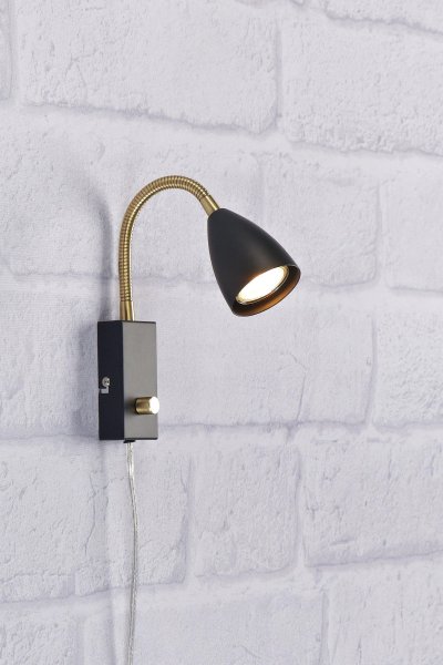 Ciro Sort læselampe Fra Markslöjd - Lampen har desuden en indbygget lysdæmper og du kan få det perfekte lys.