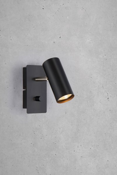 Barcelona Sort læselampe Fra Markslöjd - Barcelona væglampen har et stilfuldt og tiltalende design i metal.