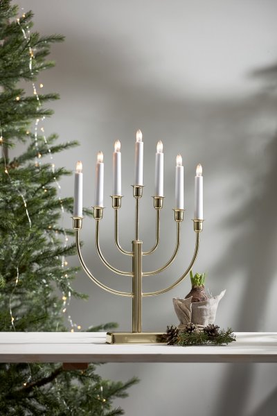 Kristina Messing Fra Star Trading - Traditionel, enkel og smuk metal lysestage i messing.