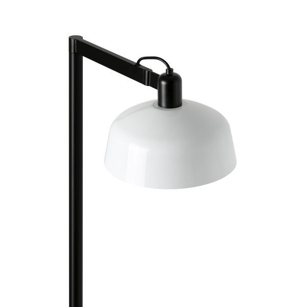 Tatawin Hvid gulvlampe Fra Faro Barcelona - Tatawin er en gulvlampe med en sort struktur og en hvid metalsk&aelig;rm, der giver et fokuseret lys.