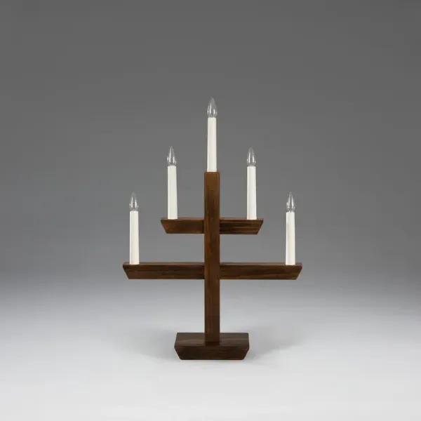 Wooden Candelabra 5 Lights Brun plet Fra Konstsmide - Moderne lysestage i brunbejdset tr&aelig;&auml; med et stilrent design og fem smukt skinnende lys.