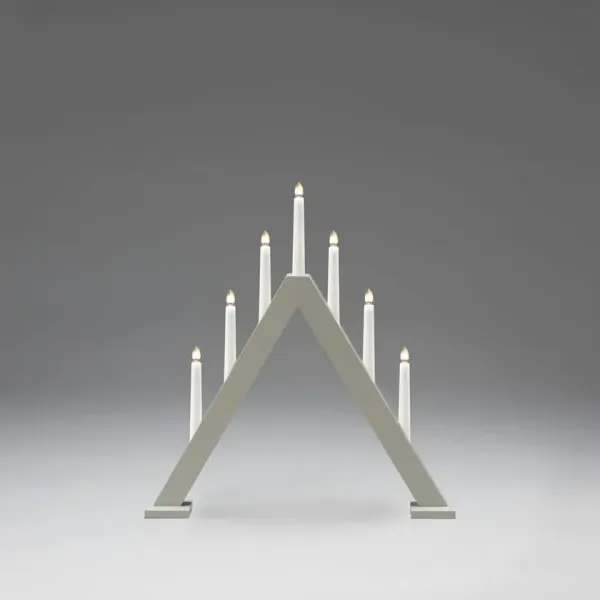 Candelabra 7 Lights Grå Fra Konstsmide - Den klassiske pyramideform er kombineret med et minimalistisk design, hvilket g&oslash;r den til en perfekt indretningsdetalje i b&aring;de traditionelle og moderne hjem.