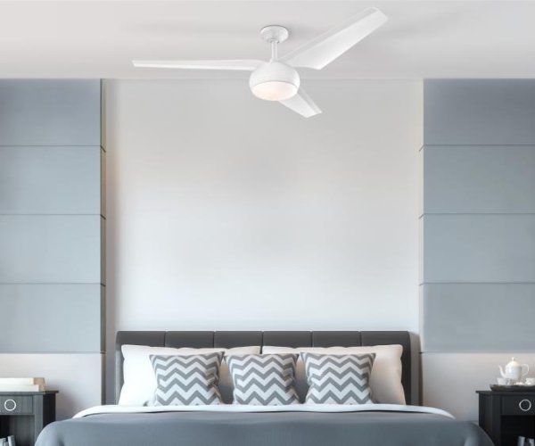 Madeline Ø142 Hvid Fra Westinghouse - Flyvningen med 47 db i lydniveau; Den er ideel til rum op til 36 kvadratmeter og fungerer hele året rundt med sin omvendte funktion, hvilket betyder, at den kan køle på; sommeren og recirkulere varm luft om vinteren.