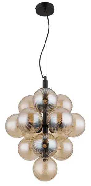 Conor Ø40 Rav loftslampe Fra Globo Lighting - Den har 13st dekorativa ambertonade glaskupor som alla omfamnar en ljusk&auml;lla vilket skapar en fin och harmonisk ljusspridning i rummet.