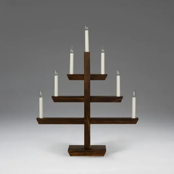Wooden Candelabra 7 Lights Brun plet Fra Konstsmide - Moderne lysestage i brunbejdset tr&aelig;&auml; med et stilrent design og syv smukt skinnende lys.