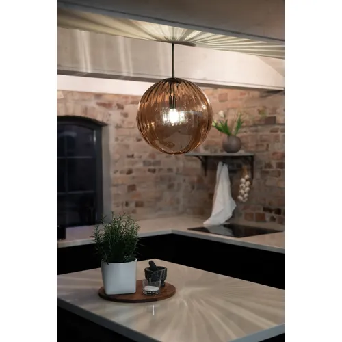 Fengari Ø35 Rav loftslampe Fra Markslöjd - Placer ledningerne over et rundt sofabord eller hæng flere på række over et længere spisebord.