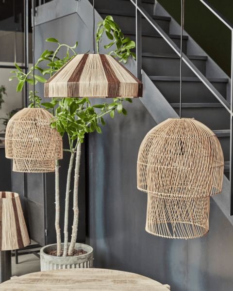 Getti Ø40 Skærm Ekskl. Ophæng Natur loftslampe Fra House Doctor - S&aring; hvis du leder efter en almindelig loftslampe til et lille spisebord eller en lampe, der giver en interessant silhuet til sofagruppen, så&aring; Hvis ja, er denne model måske den bedste pasform.