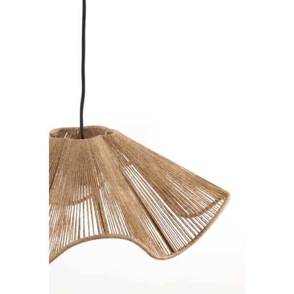Fodara Ø48 Natur loftslampe Fra Light & Living - Skærmen er viklet ind i snoet jutetråd, hvilket skaber et let og luftigt udseende.