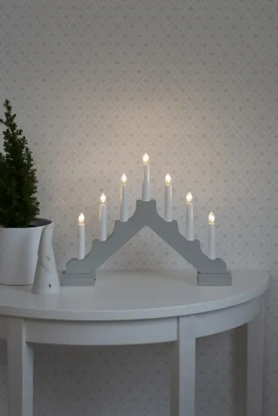Candelabra 7 Lights Grå Fra Konstsmide - Den klassiske form med syv lys passer perfekt i b&aring;de sm&aring; og store rum.