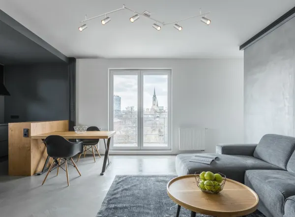 Robby 6 Nikkel spotlight Fra Globo Lighting - Den best&aring;r av tre metallst&auml;nger, var och en utrustad med tv&aring; vridbara GU10-socklar med metallfinish.