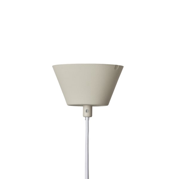 Down Ø15 Lys beige loftslampe Fra CO Bankeryd - Down 15 loftlampen har et ungdommeligt og tidssvarende design, der med sit stemningsfulde lys passer perfekt over spisebordet.
