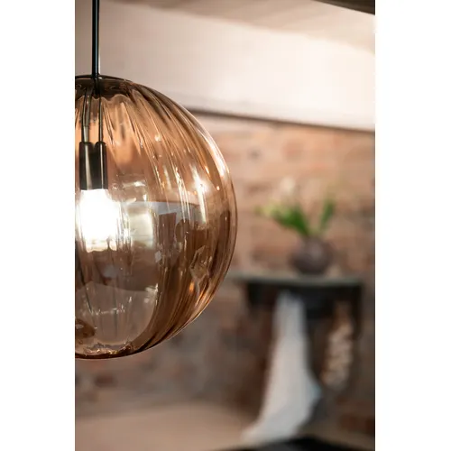 Fengari Ø35 Rav loftslampe Fra Markslöjd - Placer ledningerne over et rundt sofabord eller hæng flere på række over et længere spisebord.