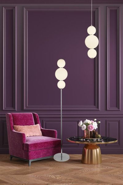 Snowball Krom gulvlampe Fra Searchlight - Snowball er en gulvlampe, der virkelig skiller sig ud &ndash; Med sine runde opalglasskærme og et strejf af krom har den et blødt, næsten taktilt udtryk, som mange andre lamper mangler.